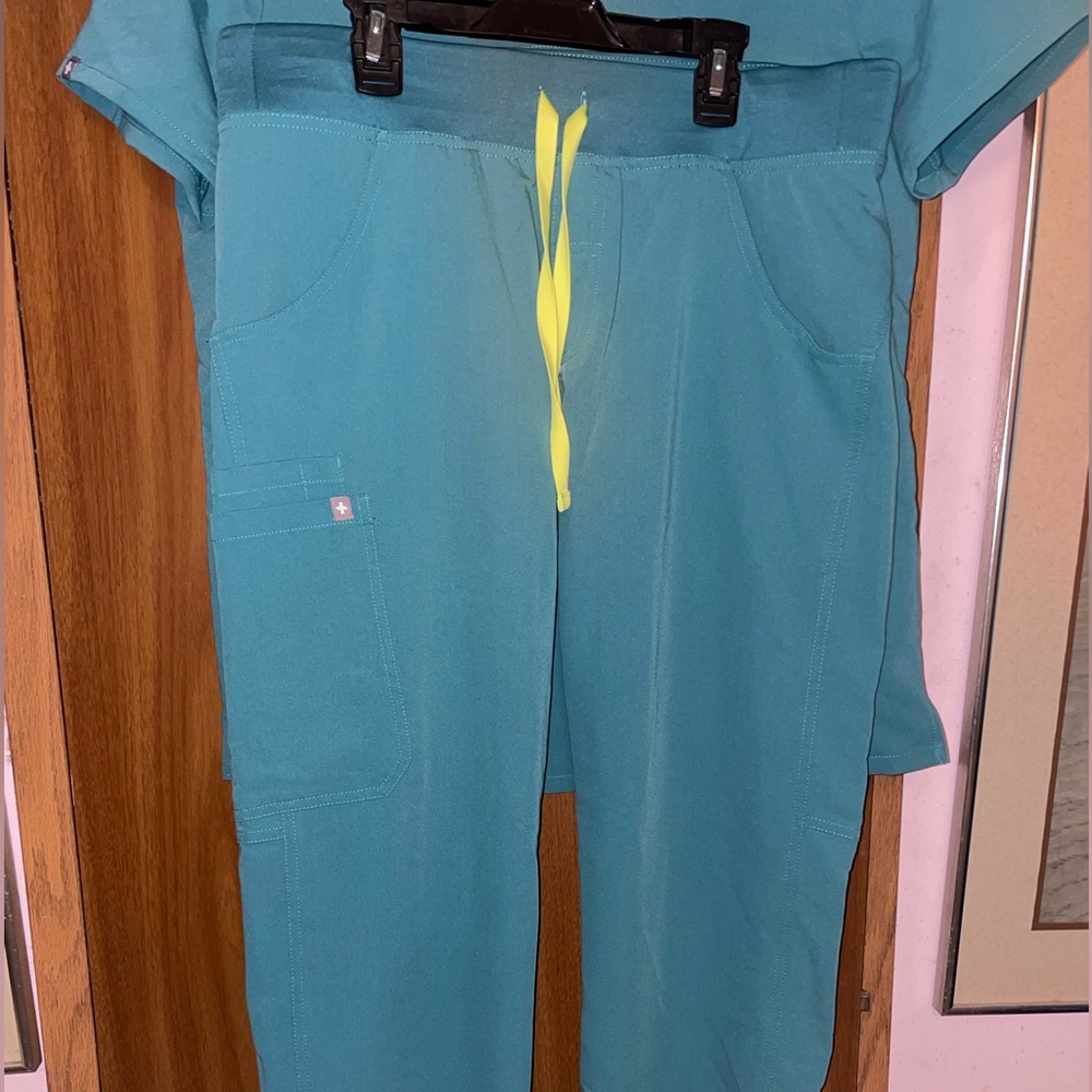 Figs scrubs marine. Medium petite Kade cargo and medium casma top.